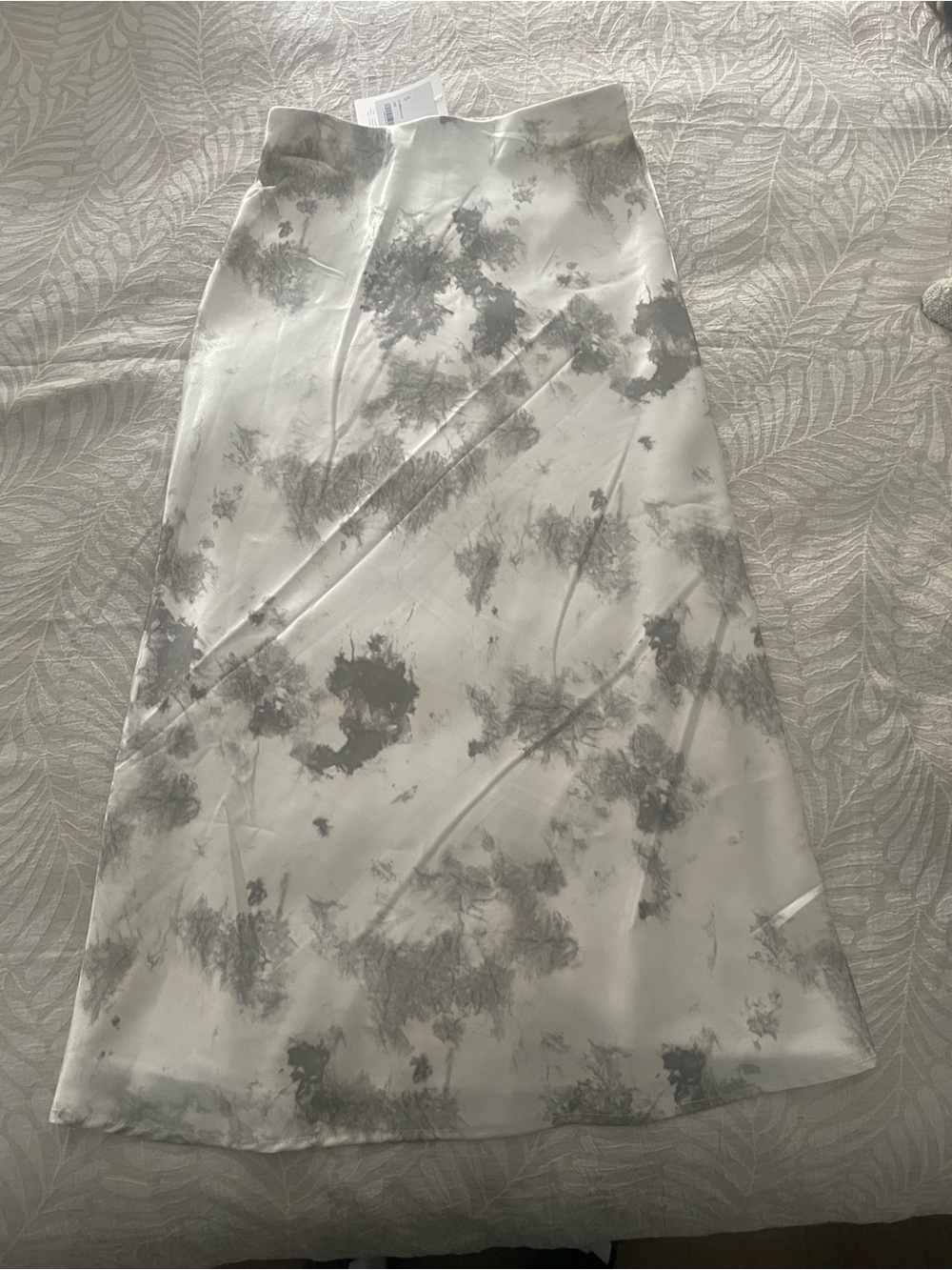 OAK + FORT Cream Satin A-Line Midi Skirt with Gray Splash Print